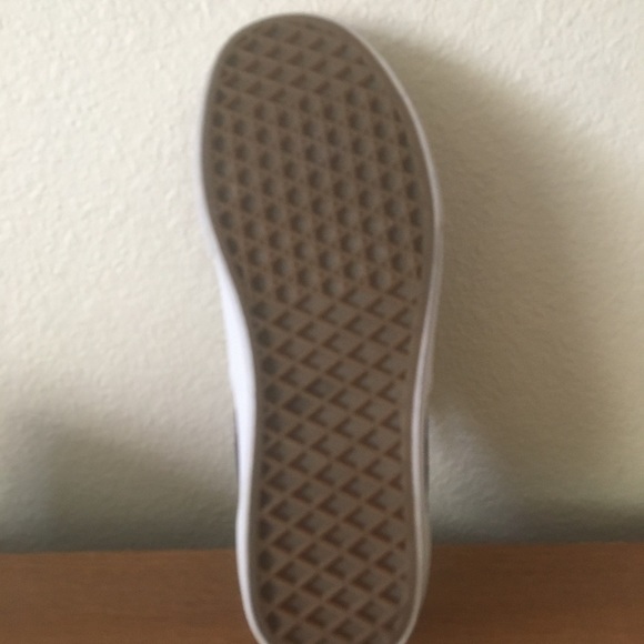 NWOT Custom Vans - Picture 15 of 16